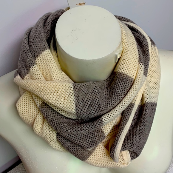 Lululemon Infinity Scarf No Snaps - Picture 1 of 4
